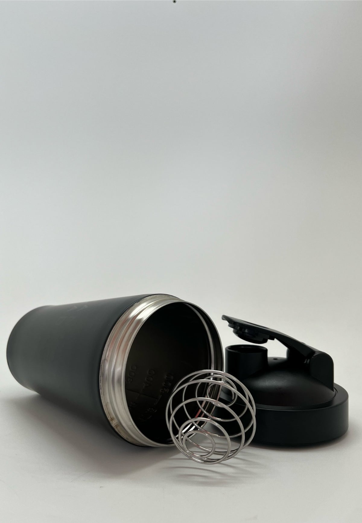 Unusual Shaker Black & Black 750ml
